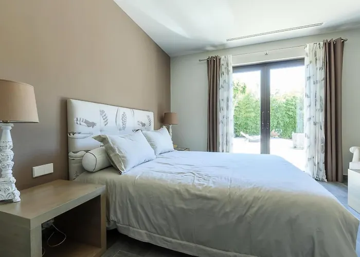 Vila En Domaine Prive Avec Piscine Chauffee - En Domaine Prive Avec Piscine Chauffee Mae-2023